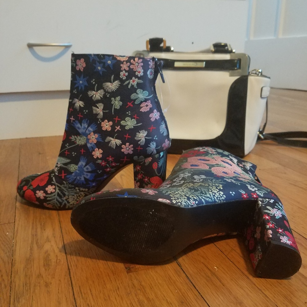 Printed Flower Anckle Boots
